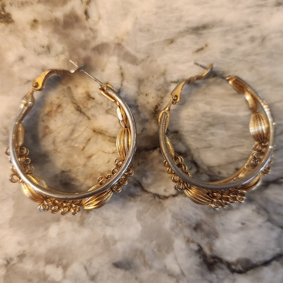 Vintage decorative hoop earrings - Picture 2 of 5